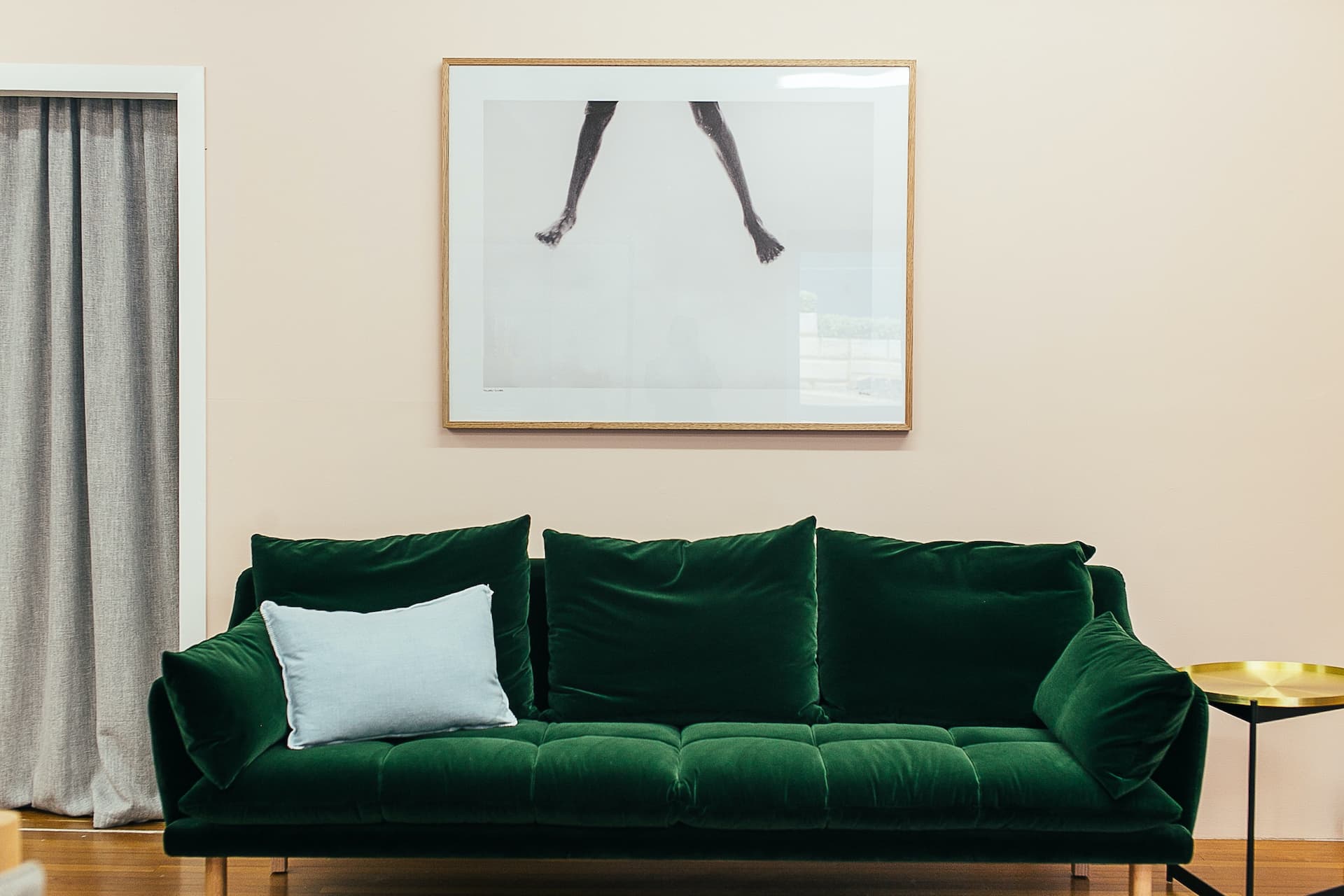 Cuadro integrado en la decoración de una casa